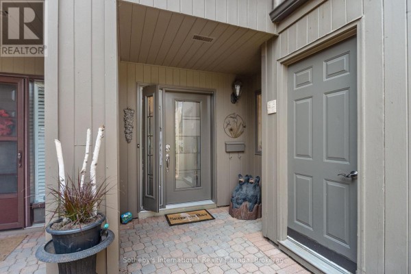Living room - 10 - 8 Beck Boulevard, Penetanguishene, ON L9M1C3 Photo 4
