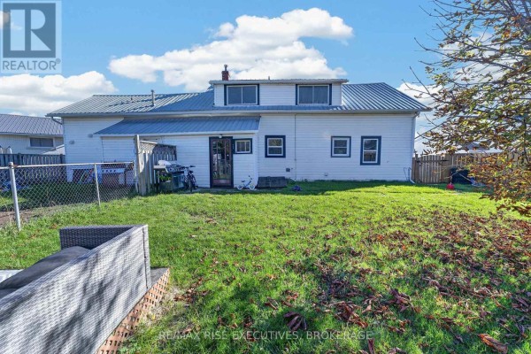 10-12 Manitou Crescent, Loyalist, ON K7N1B6 Photo 3