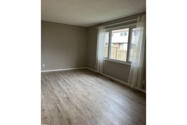 Primary Bedroom - #10 14130 80 St Nw Nw, Edmonton, AB T5C1L6 Photo 4