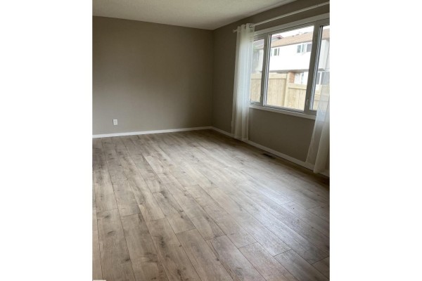 Bedroom 2 - #10 14130 80 St Nw Nw, Edmonton, AB T5C1L6 Photo 5