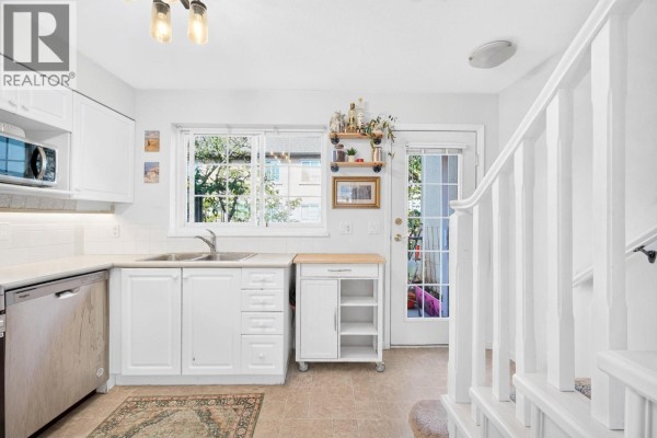 10 1561 Booth Avenue, Coquitlam, BC V3K6Z9 Photo 5