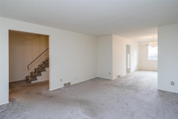 Eat in kitchen - 10 17 Jolliett Crescent, Winnipeg, MB R3K0M9 Photo 2