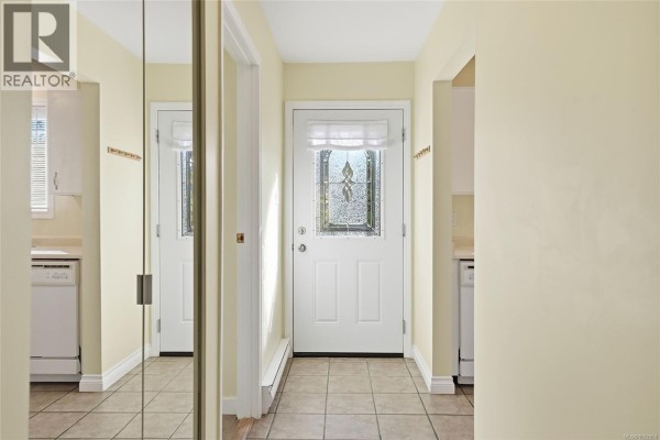 Living room - 10 240 Higson Cres, Qualicum Beach, BC V9K2B4 Photo 3