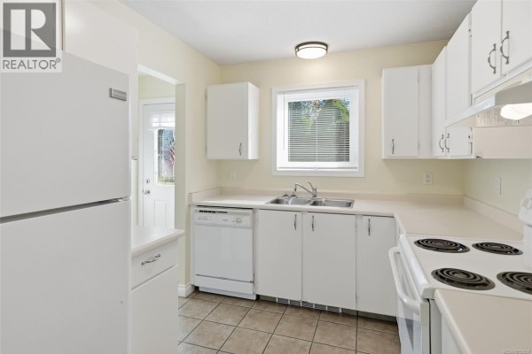Bedroom - 10 240 Higson Cres, Qualicum Beach, BC V9K2B4 Photo 5