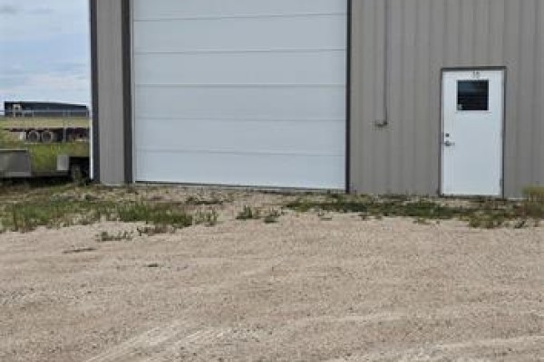 10 44 Industrial Road, Steinbach