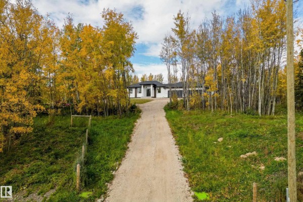 Family room - #10 53319 Range Road 14, Rural Parkland County, AB T7Y0C2 Photo 4