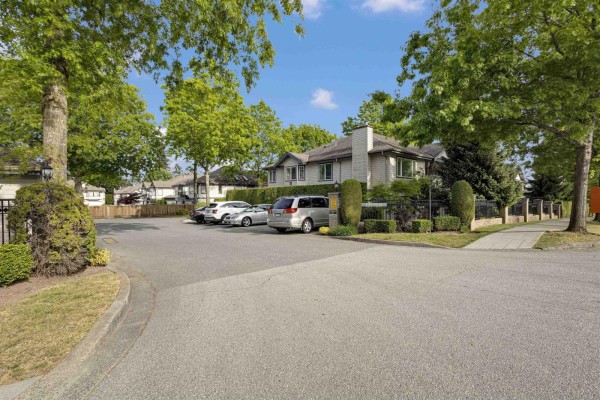 10 8388 158 Street, Surrey, BC V4N2Y7 Photo 2