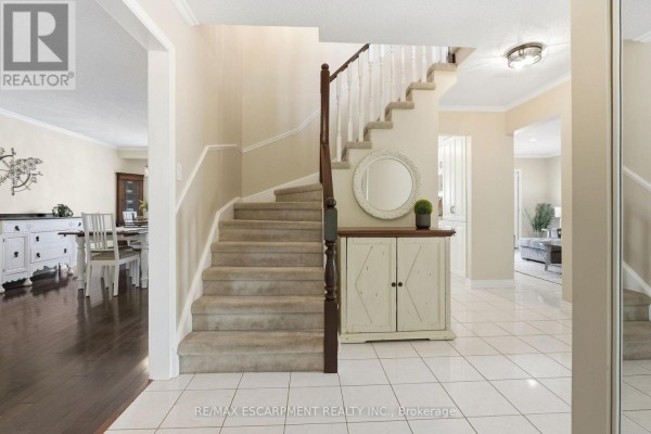 Family room - 10 Acacia Street, Hamilton, ON L8J1V6 Photo 5