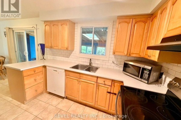 10 Agincourt Gardens, London South, ON N5Z4E3 Photo 3