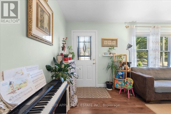 Bedroom 2 - 10 Armstrong Avenue, Hamilton, ON L8H1M5 Photo 4
