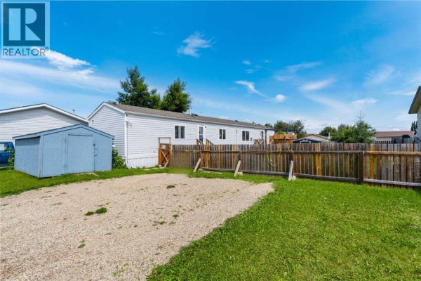 Living room - 10 Auttreaux Drive, Whitecourt, AB T7S1C8 Photo 4