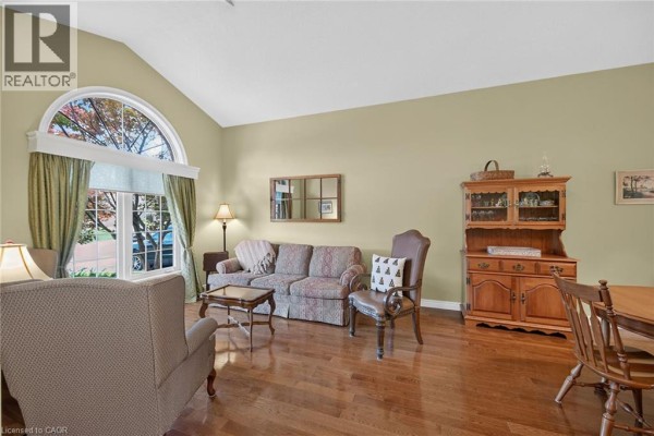 Recreation room - 10 Balvenie Boulevard, Caledonia, ON N3W2N8 Photo 4