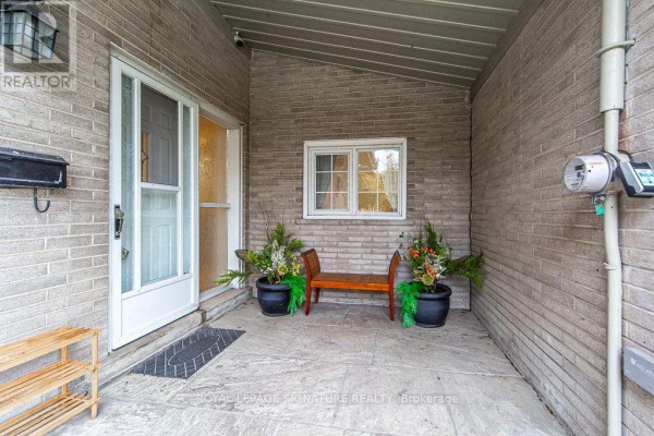 Kitchen - 10 Beaver Bend Crescent, Toronto, ON M9B5P8 Photo 3