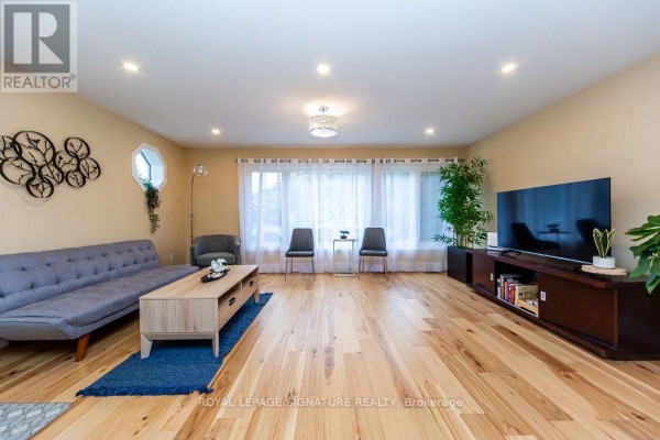 Primary Bedroom - 10 Beaver Bend Crescent, Toronto, ON M9B5P8 Photo 5