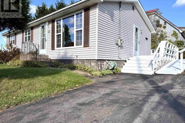 Dining room - 10 Chapel Street, Springhill, NS B0M1X0 Photo 2