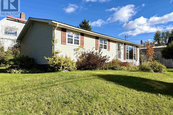 Living room - 10 Chapel Street, Springhill, NS B0M1X0 Photo 3