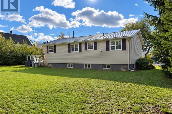 Laundry / Bath - 10 Chapel Street, Springhill, NS B0M1X0 Photo 4