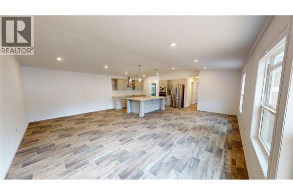 Full ensuite bathroom - 10 Chimo Crescent, Elkford, BC V0B1H0 Photo 4