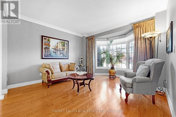 Dining room - 10 Concorde Drive, Brampton, ON L6P1V6 Photo 5