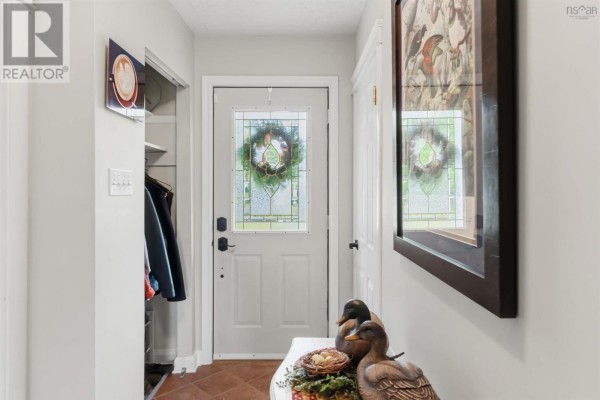 Living room - 10 Connaught Ave Avenue, Middleton, NS B0S1P0 Photo 3
