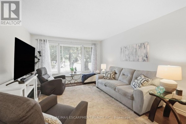 Office - 10 Courtland Avenue, Hamilton, ON L9C5Z2 Photo 3