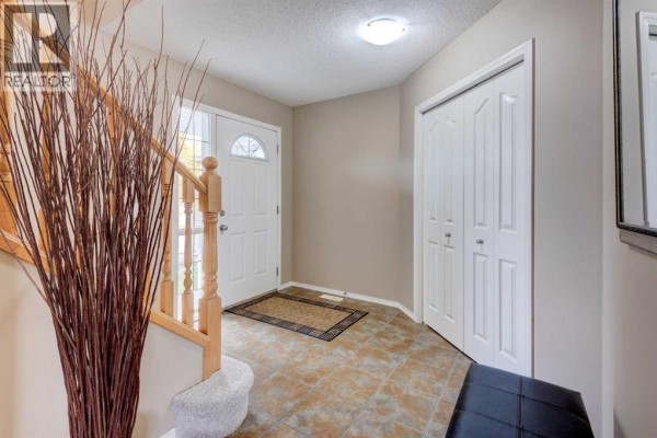Kitchen - 10 Cranfield Park Se, Calgary, AB T3M1B2 Photo 3