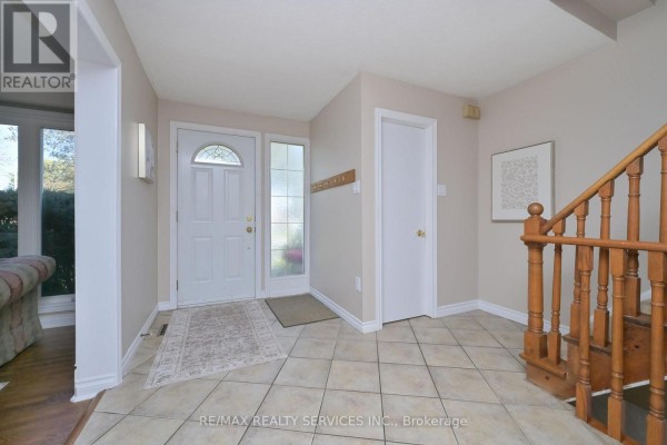 Living room - 10 Danesbury Crescent, Brampton, ON L6T1T3 Photo 3
