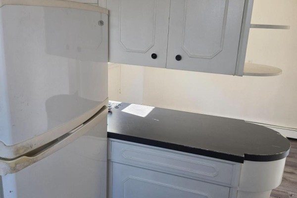 Kitchen - 10 Dunlop Street, Fort Erie, ON L2A4H8 Photo 5