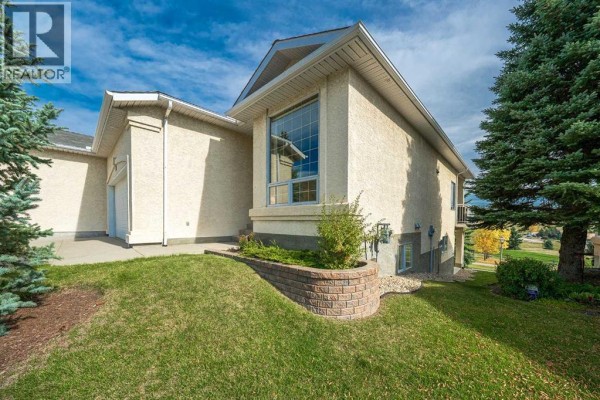 Primary Bedroom - 10 Eagleview Heights, Cochrane, AB T4C1P5 Photo 5