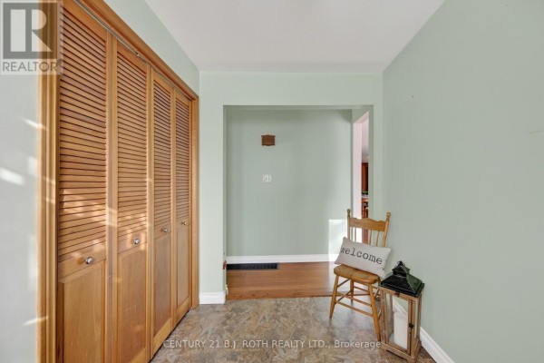 Bedroom - 10 East John Street N, Innisfil, ON L0L1L0 Photo 4