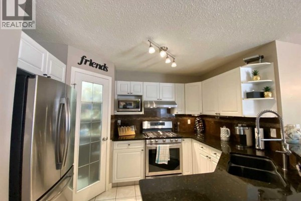 Family room - 10 Elgin Drive Se, Calgary, AB T2Z3Y7 Photo 3