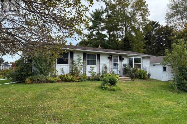 Recreational, Games room - 10 Elizabeth Street, Bayham, ON N0J1T0 Photo 2