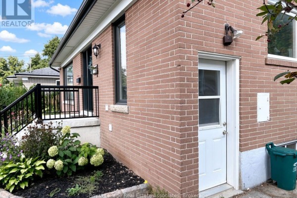 Kitchen - 10 Elizabeth Street, Halton Hills, ON L7G3K2 Photo 2