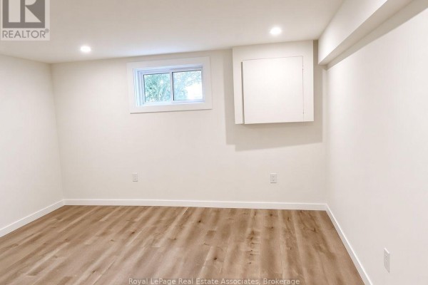 10 Elizabeth Street, Halton Hills, ON L7G3K2 Photo 5
