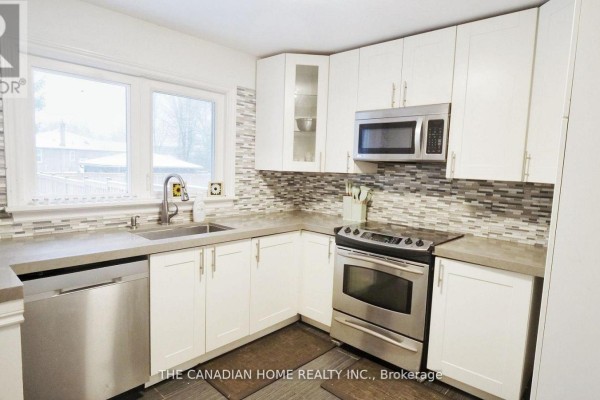 Kitchen - 174 Patricia Avenue, Toronto, ON M2M1J5 Photo 3