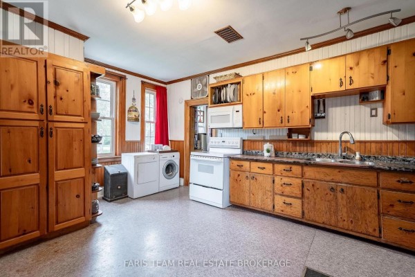 Sunroom - 10 Eplett Street, Severn, ON L0K1E0 Photo 5