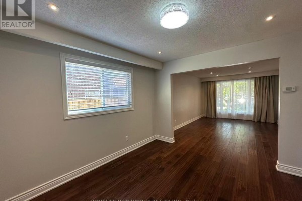 Living room - 10 Epping Court, Markham, ON L3R3H1 Photo 4