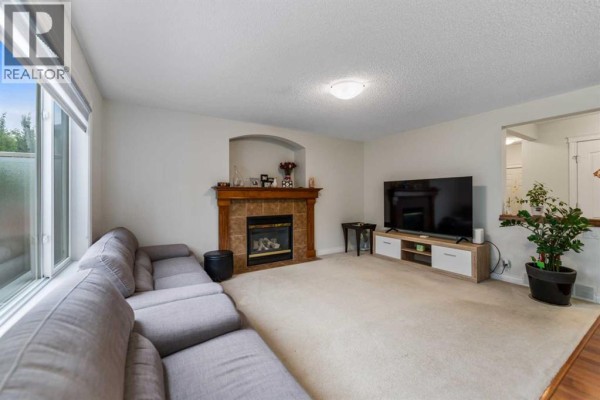 Living room - 10 Evansmeade Manor Nw, Calgary, AB T3P1B5 Photo 4
