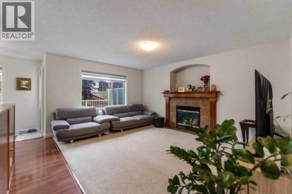 4pc Bathroom - 10 Evansmeade Manor Nw, Calgary, AB T3P1B5 Photo 5