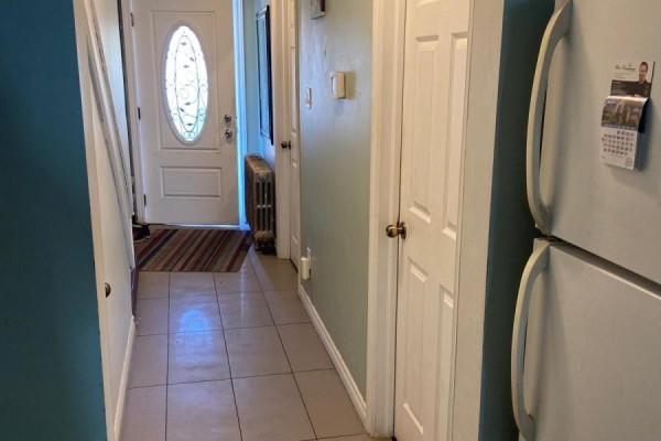 10 Fairbank Avenue, Toronto, ON M6E3Y4 Photo 3