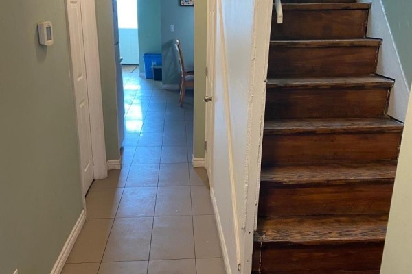 10 Fairbank Avenue, Toronto, ON M6E3Y4 Photo 4