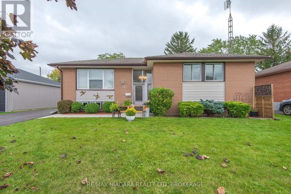 10 First Avenue, Port Colborne, ON L3K5N4 Photo 2