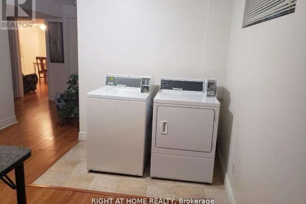 10 Fisico Court, Richmond Hill, ON L4B3Z2 Photo 2