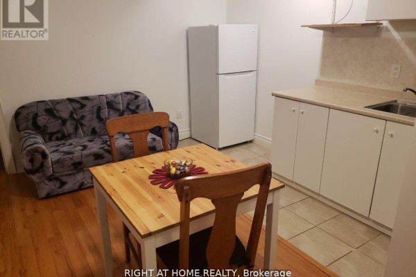 10 Fisico Court, Richmond Hill, ON L4B3Z2 Photo 4