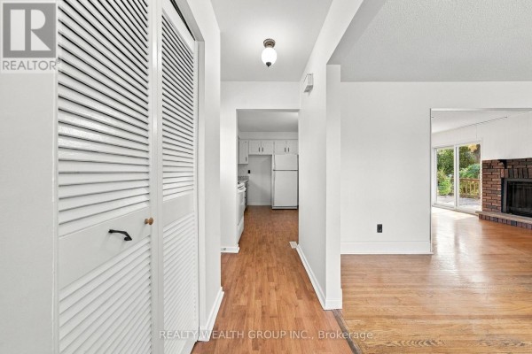 Bedroom 2 - 10 Flavian Court, Brampton, ON L6T3P1 Photo 5