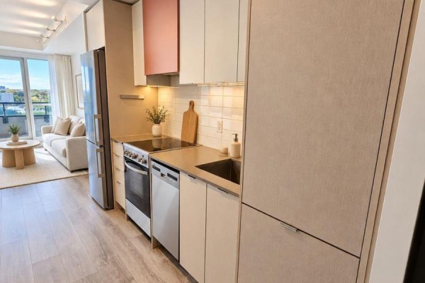 704 - 10 Gibbs Road, Toronto, ON M9B0E3 Photo 5