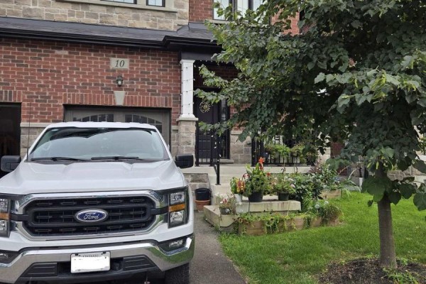 10 Gord Matthews Way, Uxbridge, ON L9P0E9 Photo 2