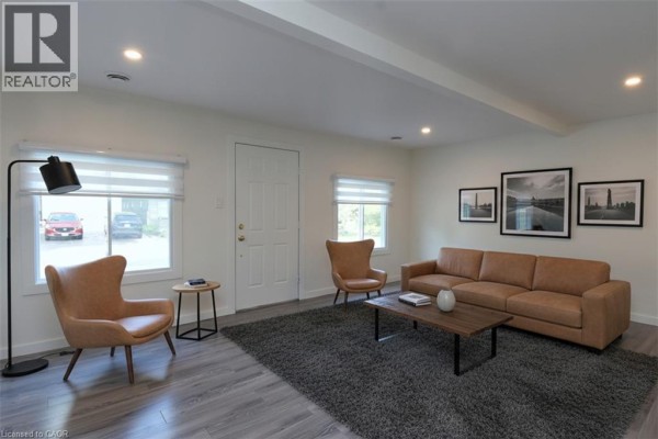 Living room/Dining room - 10 Graham Street, St  Catharines, ON L2N5L2 Photo 5