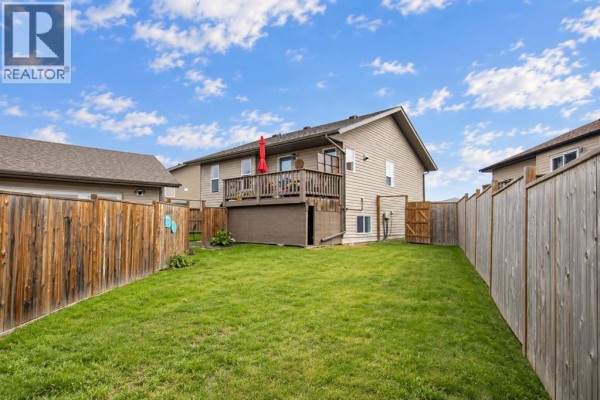 Dining room - 10 Hansen Close, Sylvan Lake, AB T4S2P1 Photo 4