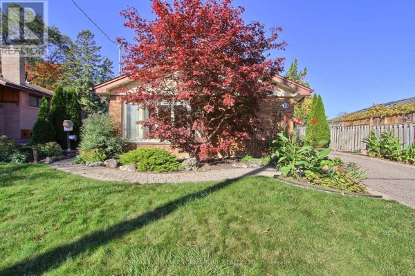 Dining room - 10 Harefield Drive, Toronto, ON M9W4C7 Photo 3
